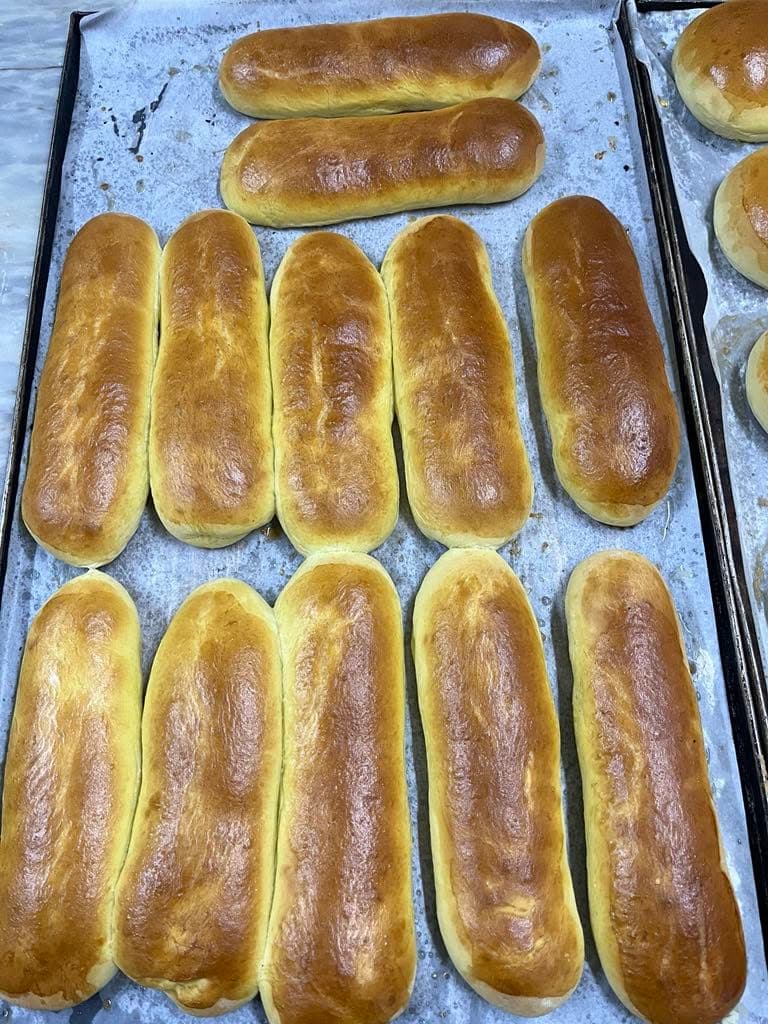 Pães de Leite Dourados Acabados de Cozer
